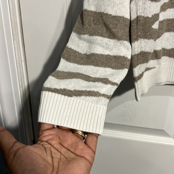 A New Day women’s ivory top with tan animal stripes. Size Large. - Picture 4 of 8